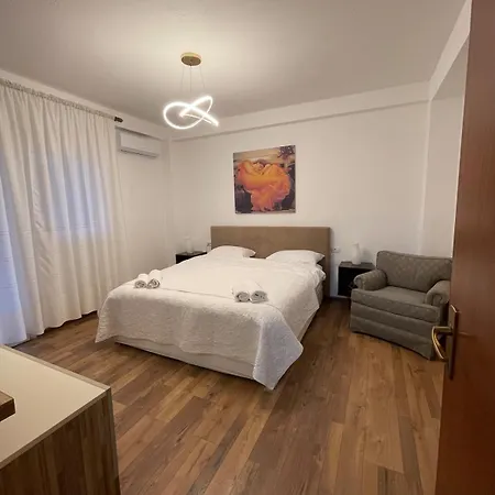 Lejlighed Juri'S Apartment Tirana