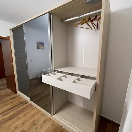 Juri'S Apartment Tirana * 티라나