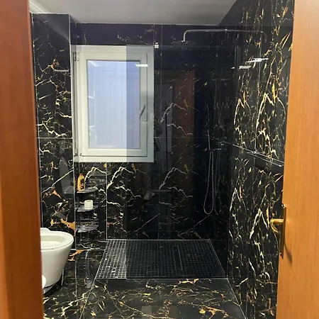 Juri'S Apartment Tirana 아파트